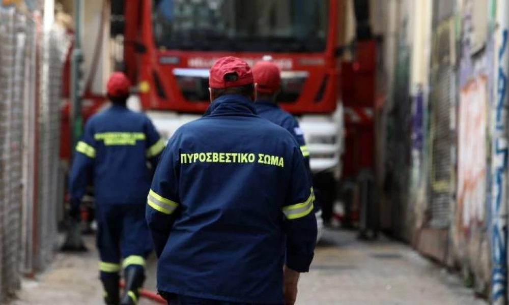 Εύβοια: Ξέσπασε φωτιά στη Ριτσώνα-Καίγεται εργοστάσιο με χημικά